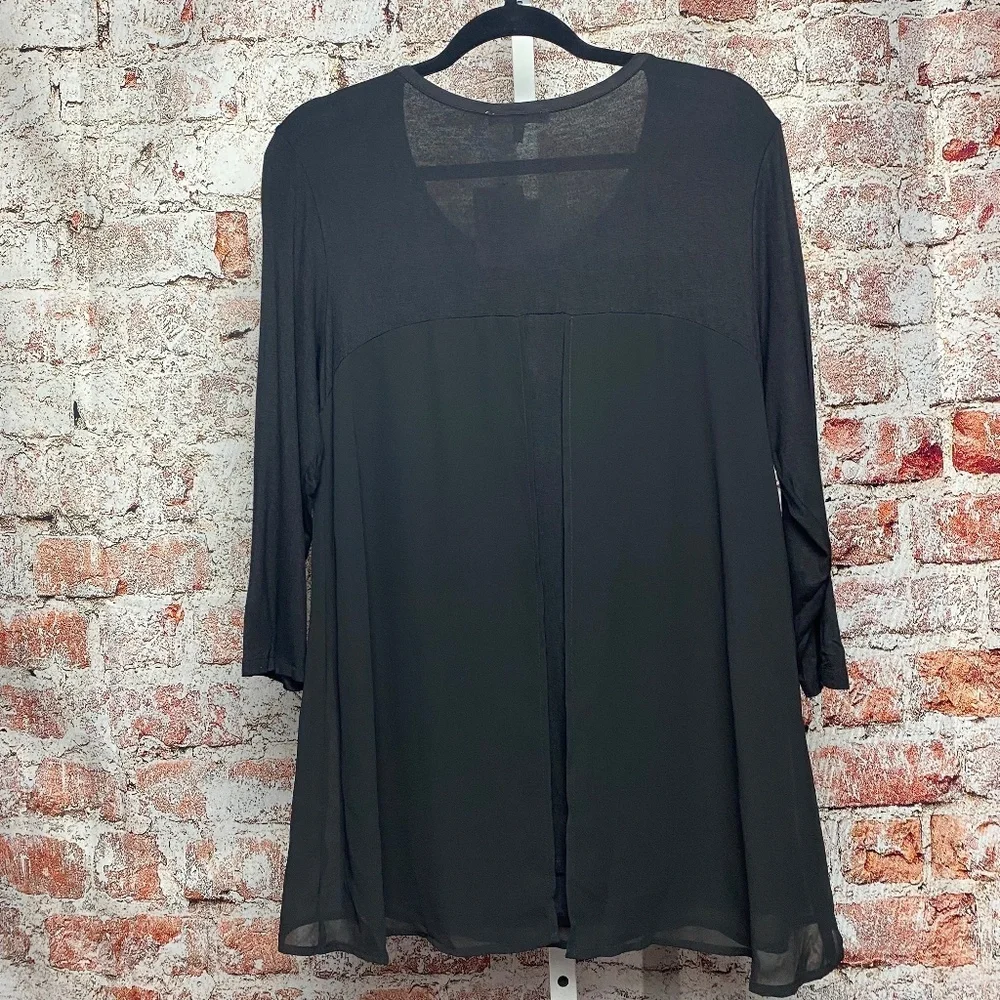 NWT Ava James Womenʻs Black Long Sleeve Scoop Neck Blouse Medium